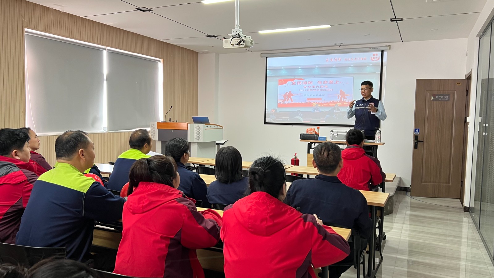 筑牢安全防線，護航企業(yè)發(fā)展 ——力威實業(yè)開展消防安全知識培訓及應急演練