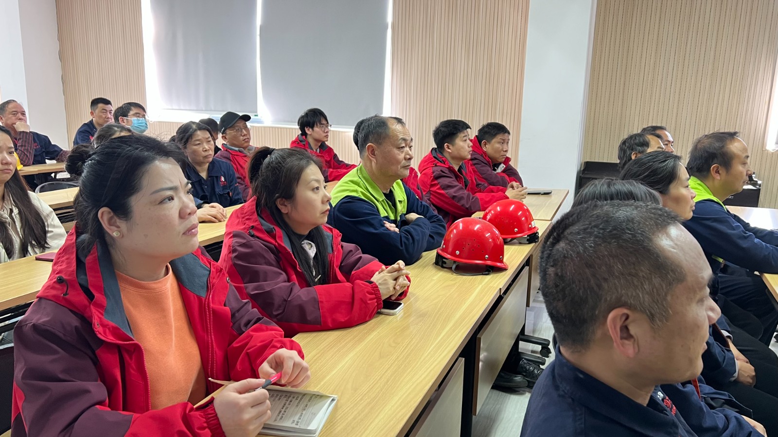 筑牢安全防線，護航企業(yè)發(fā)展 ——力威實業(yè)開展消防安全知識培訓及應急演練